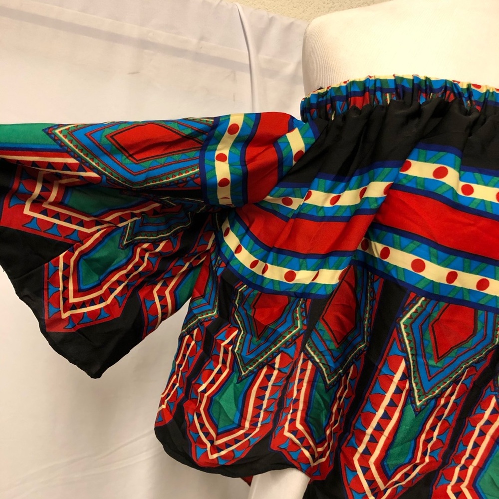 Patterned Blouse w Split Back - Picture 5 of 6